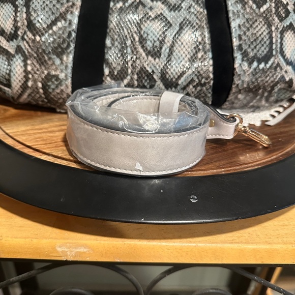 Aimee Kestenberg Collection Chic Snakeskin Patterned Shoulder Bag NWOT - Picture 12 of 12